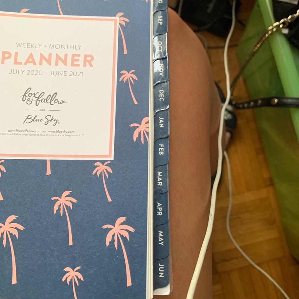 FREE WITH PURCHASE ! Planner organizer  2020-2021 - Picture 2 of 4
